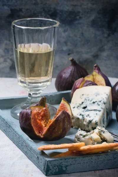 Figs and cheese — Stock Photo, Image