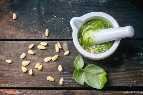 Hausgemachte Pesto-Sauce — Stockfoto