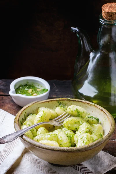 Potato gnocchi with pesto — Stock Photo, Image