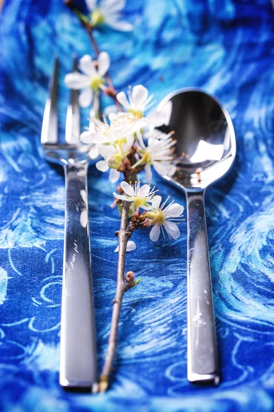 Ostertafel gedeckt — Stockfoto