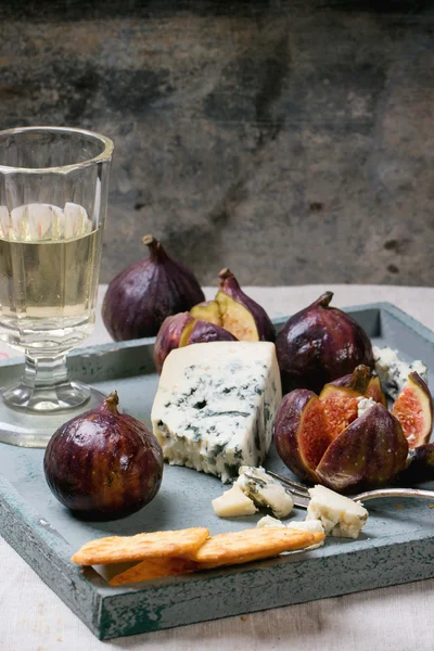 Figs and cheese — Stock Photo, Image