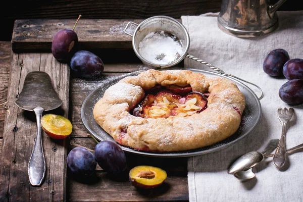 Kuchen mit Pflaumen — Stockfoto