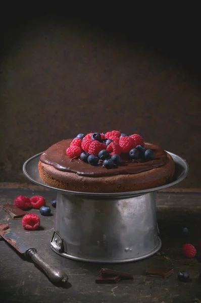 Chocolate cake with berries — Stock Photo, Image