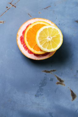 narenciye dilimlenmiş