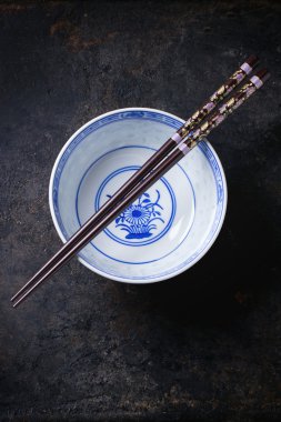 Asya tarzı yemek takımı