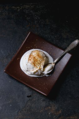 Vanilyalı dondurma.