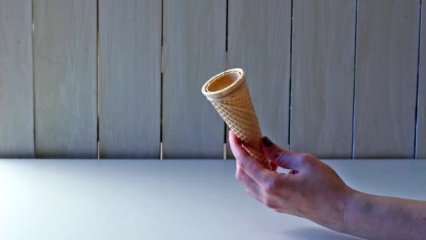 Female hand puts ice cream in cone — Stock Video