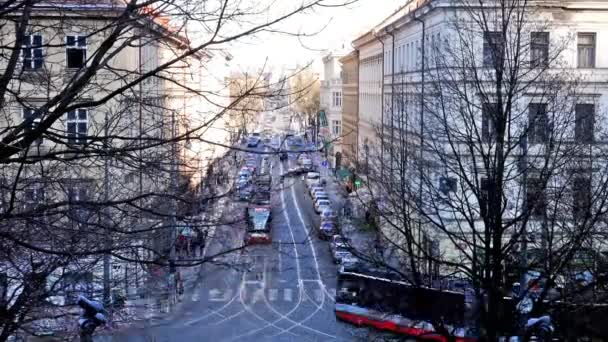 Rušné křižovatce v centru Prahy, timelapse — Stock video