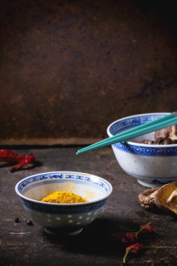 Tumeric toz ve shiitake mantar