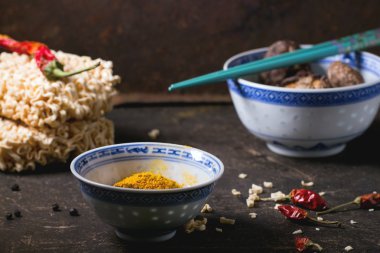 Erişte ve tumeric