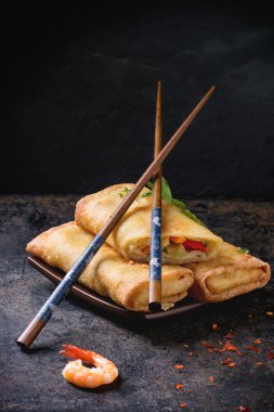 Karides ve sebze böreği