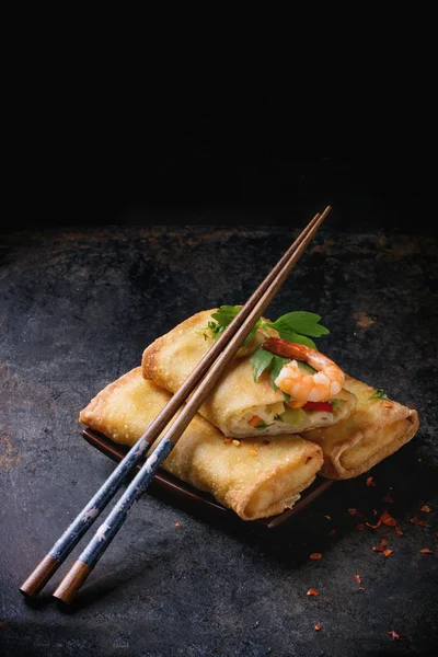 Spring rolls with vegetables and shrimps — Stock Photo, Image