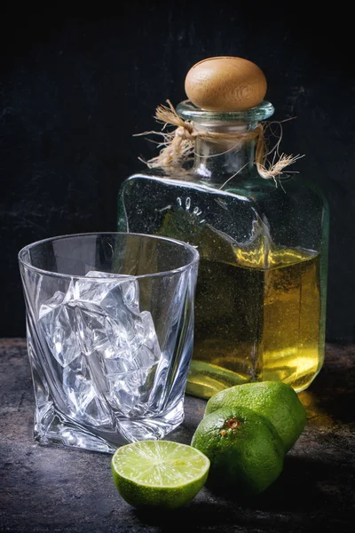 Tequila and limes — Stock Photo, Image