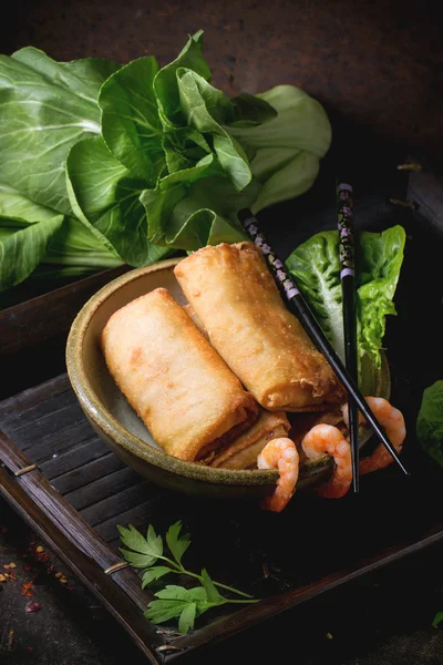 Spring rolls with vegetables and shrimps — Stock Photo, Image