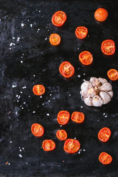 已备份的西红柿和大蒜 — 图库照片