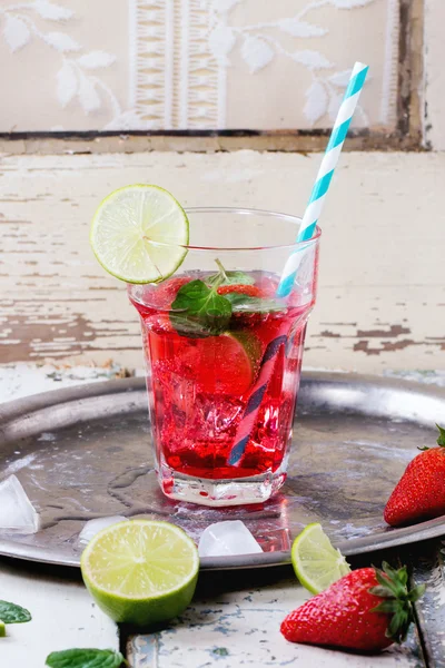 Strawberry lemonade — Stock Photo, Image