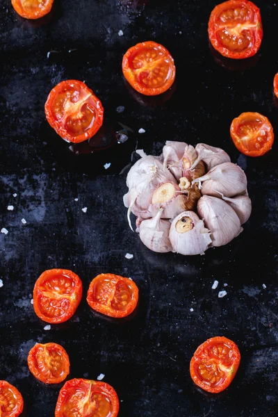 Tomates y ajo respaldados —  Fotos de Stock