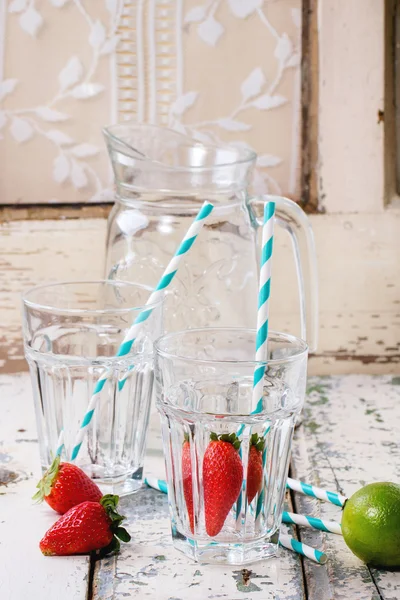 Glasses and jug for lemonade — Stock Photo, Image
