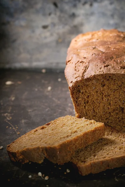 Laib hausgemachtes Roggenbrot — Stockfoto