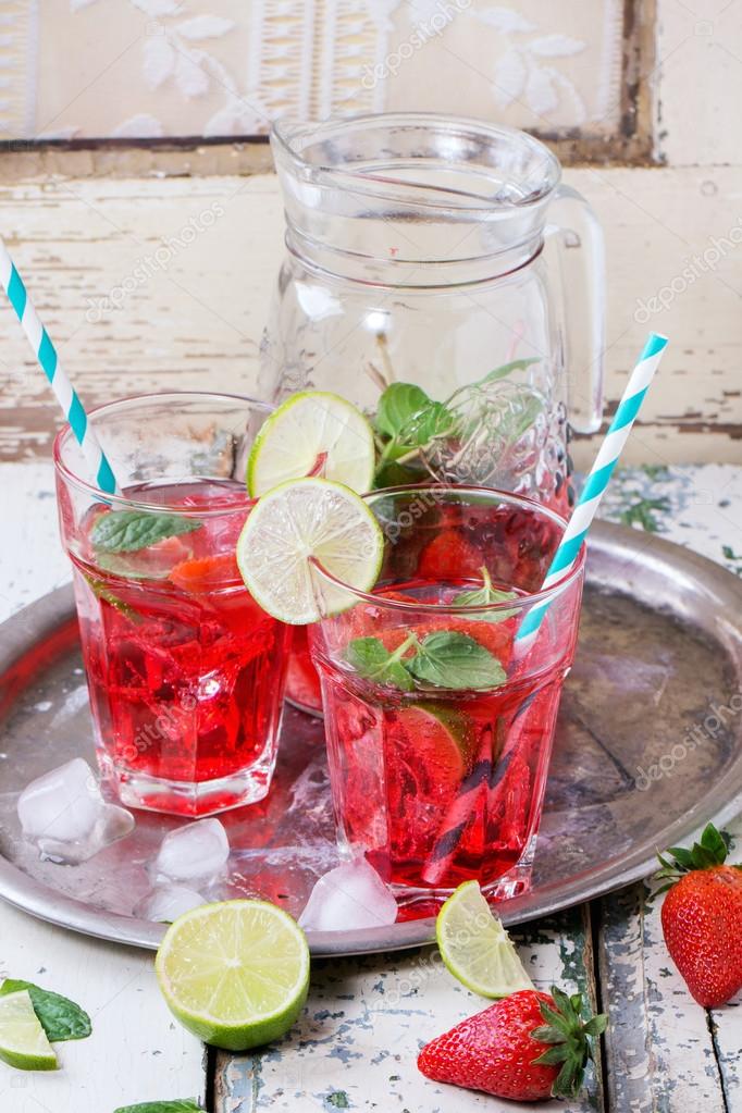 Strawberry lemonade — Stock Photo © NatashaBreen 72150507