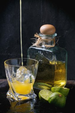 Tekila sunrise kokteyl yapmak