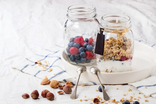 Granola with yogurt and berries — Stock Photo, Image