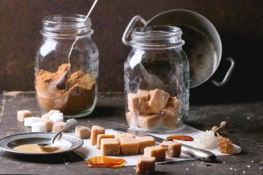 Şeker ve karamel sause fudge