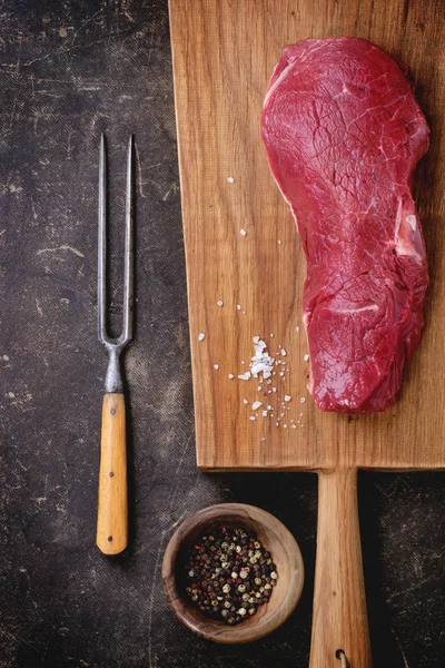 Raw steak — Stock Photo, Image