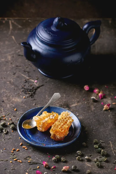 Tea and honey — Stock Photo, Image