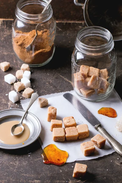 Kola godis och karamell sause — Stockfoto