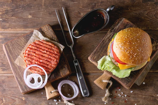 Burger and raw cutlet — Stock Photo, Image