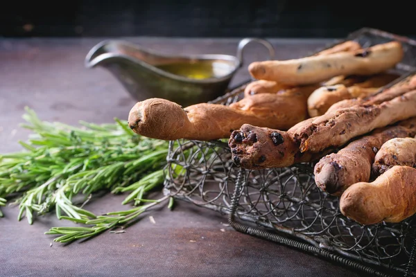 Grissini brood en olijf olie — Stockfoto