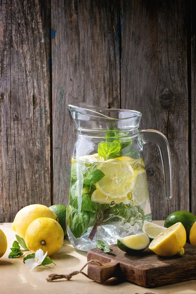 Pitcher of lemonade — Stock Photo, Image