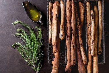 grisini ekmek ve zeytin yağı