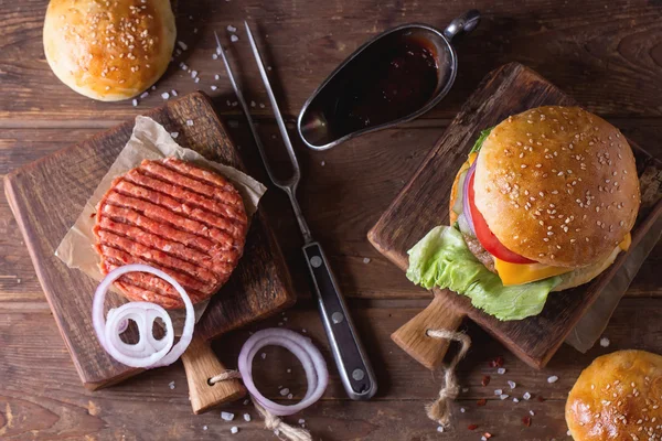 Burger and raw cutlet — Stock Photo, Image