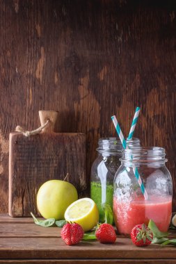 Yeşil ve kırmızı yüzlü