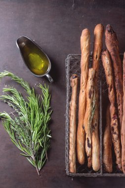 grisini ekmek ve zeytin yağı