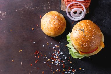 Burger ve ham pirzola