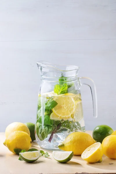 Pitcher of lemonade — Stock Photo, Image