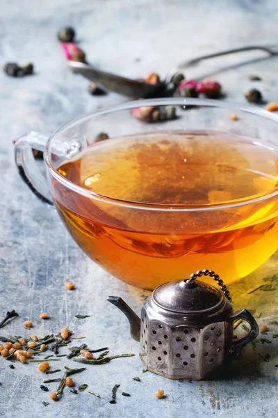 Cup of hot tea with tea strainer — 图库照片