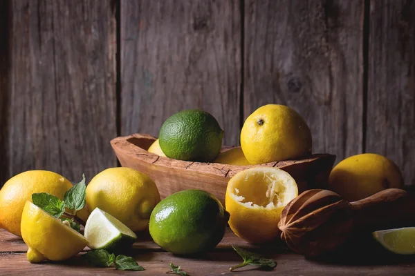 Limones y limas — Foto de Stock