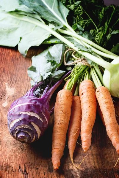 Paquete de zanahorias y colinabos — Foto de Stock