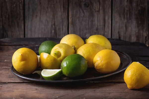 Citroner och limefrukter — Stockfoto