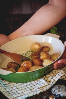 Genç patates kızartması
