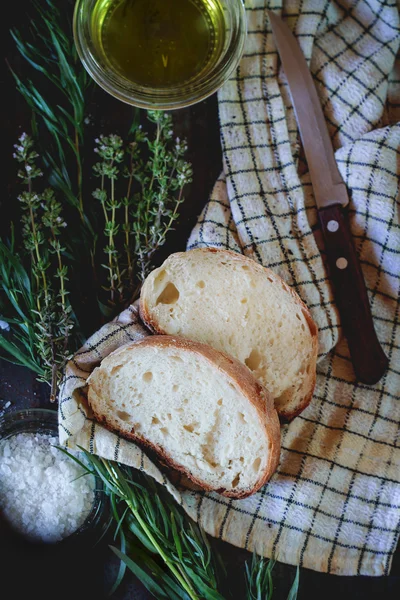 Pão de ciabatta cozido no forno fresco — Fotografia de Stock