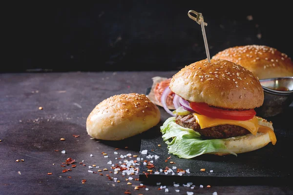 Domowy burger — Zdjęcie stockowe