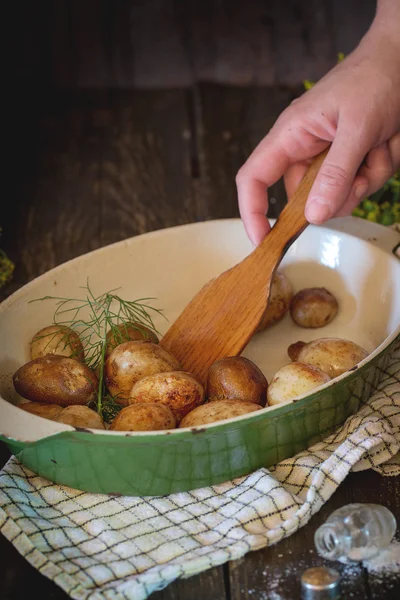 Patatas fritas jóvenes — Foto de Stock