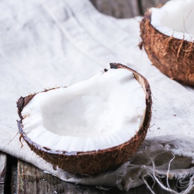 kırık Hindistan cevizi