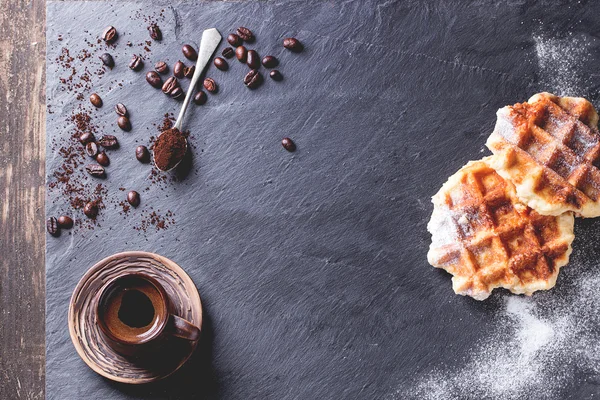 Belgische wafels en koffie — Stockfoto