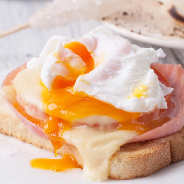Toast with cheese and egg — Stock Photo, Image
